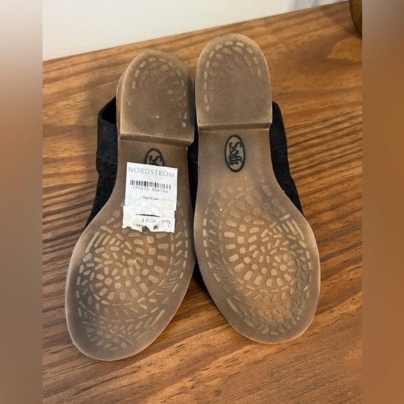 Sofft Natesa Black Shimmer Leather Sandals - Picture 11 of 11